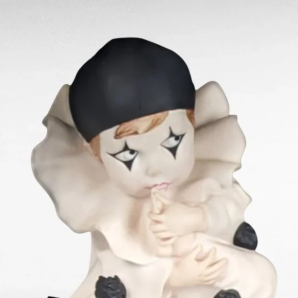 Vintage Guiseppi Armani Pierrot Sucking Toe 6" Statue/Figurine 0749P